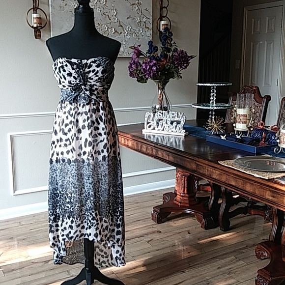 Charlotte Russe Strapless High Low Dress. Size M - Picture 3 of 17